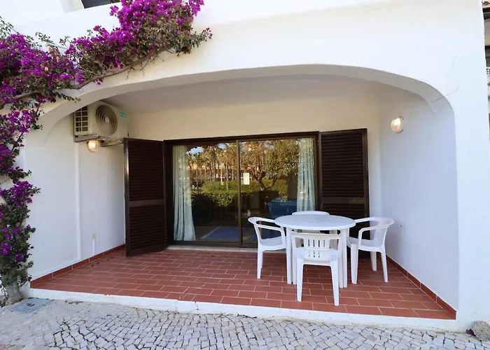 Camelia 67 At Sao Rafael - Albufeira